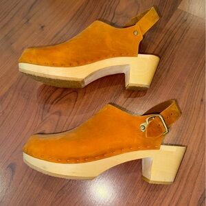 Bryr Suzie Closed-Toe Mid Heel Tan Clogs size 9